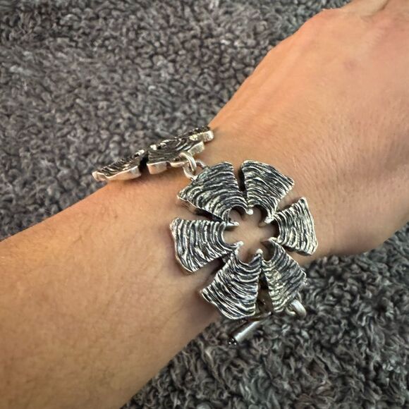 Intricate Silver Flower Bracelet - Picture 1 of 6